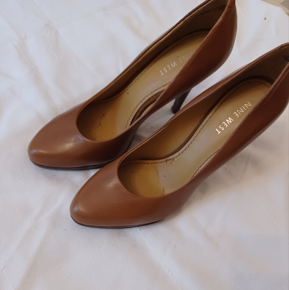 Heeled shoes
